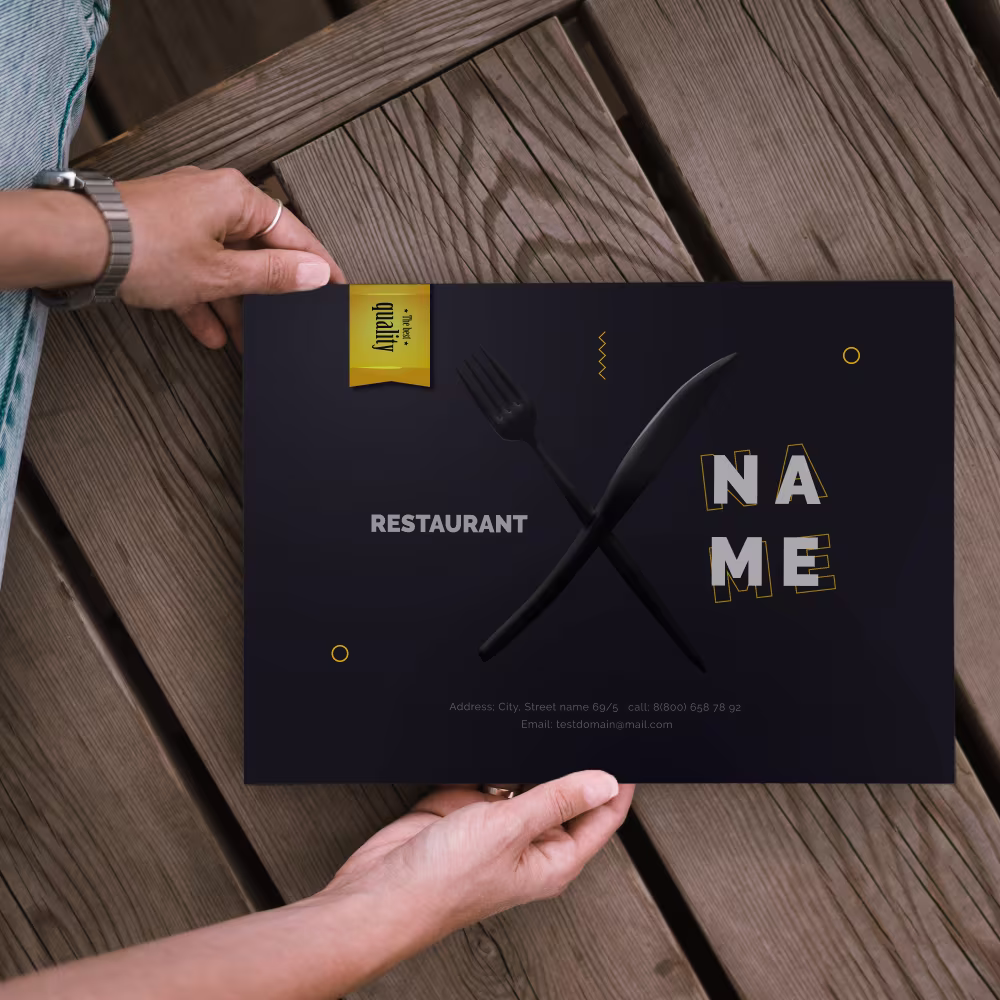 Flyer met luxe afwerking voor een restaurant met een minimalistisch zwart design, waarbij een mes en vork in de vorm van een kruis centraal staan. Het woord 'NAME' is in speelse letters weergegeven, en er is een gele banner in de hoek met het logo. Contactgegevens staan onderaan de flyer.